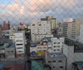 Ma vue depuis ma chambre, relativement ok (mais depuis Niigata je suis blasé....)