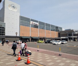 La gare d'Akita - pas d'opinion particulière sur son design, je trouve pas ça très passionnant