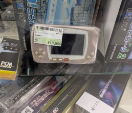 J'ai toujours eu une fascination pour la Wonderswan depuis ma première lecture d'un magazine JV y'a 26 ans, et en voir une en vrai c'est beau...