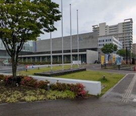 Le Musée d'art d'Akita, sous la pluie
