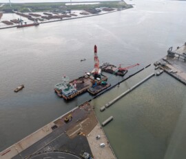 Ils mettent des cailloux dans l'eau, mais c'est pas comme ça qu'on fait des ricochets normalement
