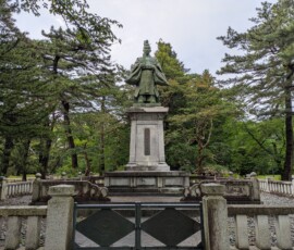Statue de Satake Yoshitaka (dernier seigneur de Kubota, mais qui après la restauration Meiji va devenir gouverneur d'Akata donc ça va)