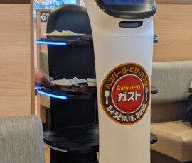 Robot-serveur, à notre service