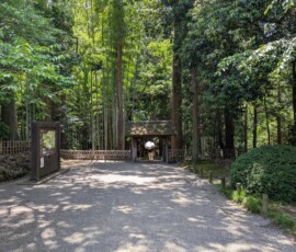 Entrée nord du Kairakuen, avec sa belle verdure