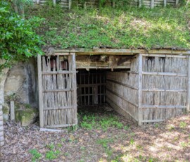 Entrée d'une ancienne mine, fermée depuis une centaine d'années