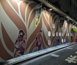 Monogatari en random le long de ce que je crois être un pachinko