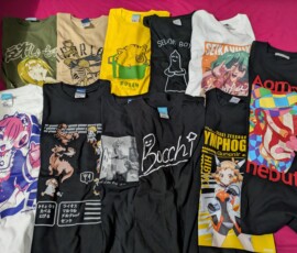 Compilation des t-shirts achetés - je vais devoir faire de la place dans mon armoire !