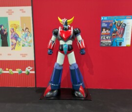Dans une quasi parodie, EVIDEMMENT que y'a un goldorak dans l'expo des 25 ans