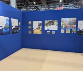 Photo peu réussie de l'intérieur de la mini expo touristique sur Tottori