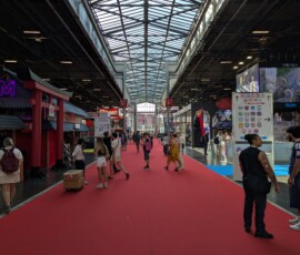 Samedi, la convention est tranquille et la moquette est a nouveau propre...