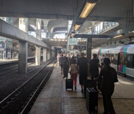 Un dimanche matin au terminal 1 de CDG. C'est ptet un peu tôt pour les vols de chez ANA et Japan Airlines ?