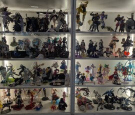 Figurines diverses et variées que mon appareil photo a décidé d'assombrir de ouf